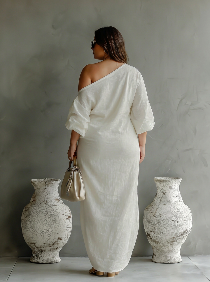 Elegant Flödande Klänning i Elfenben Vitt med Off-Shoulder