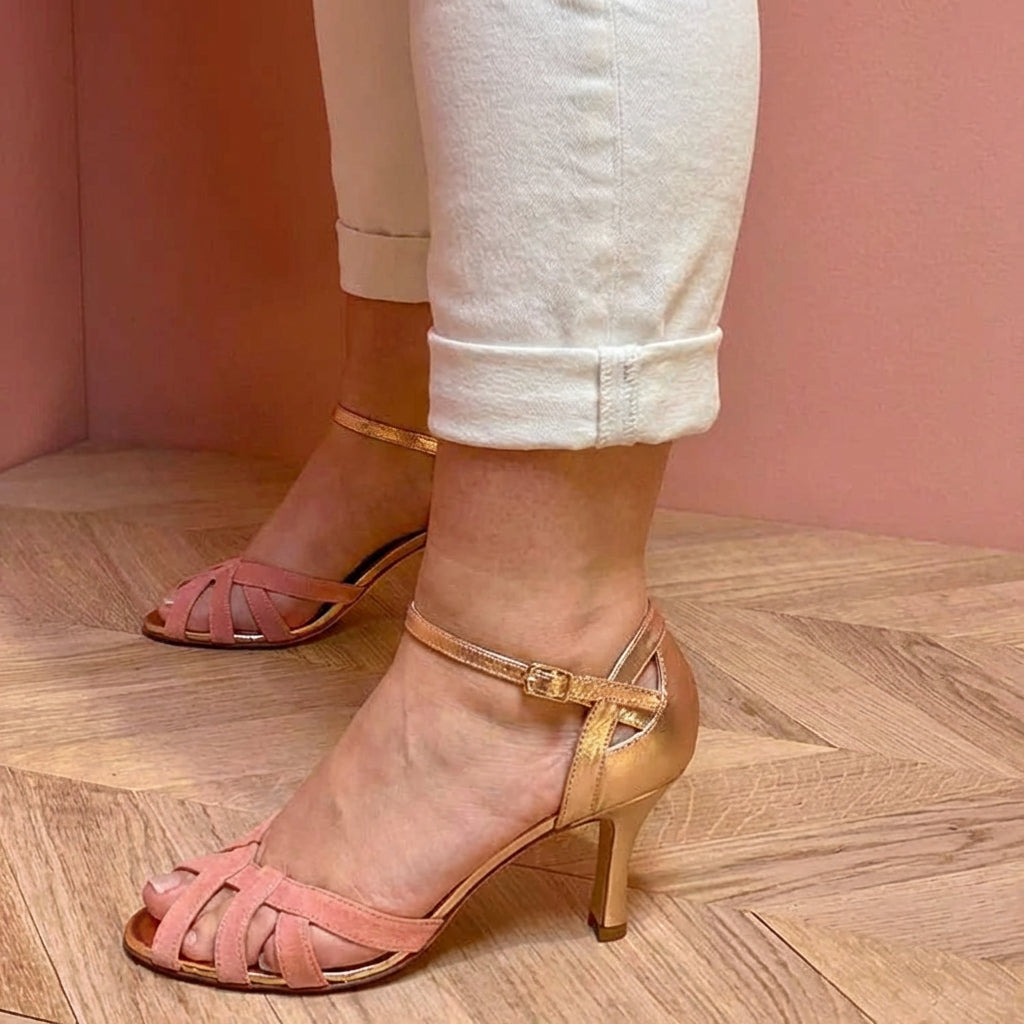 HÖGA HÄLAR SANDALER MED REMMAR