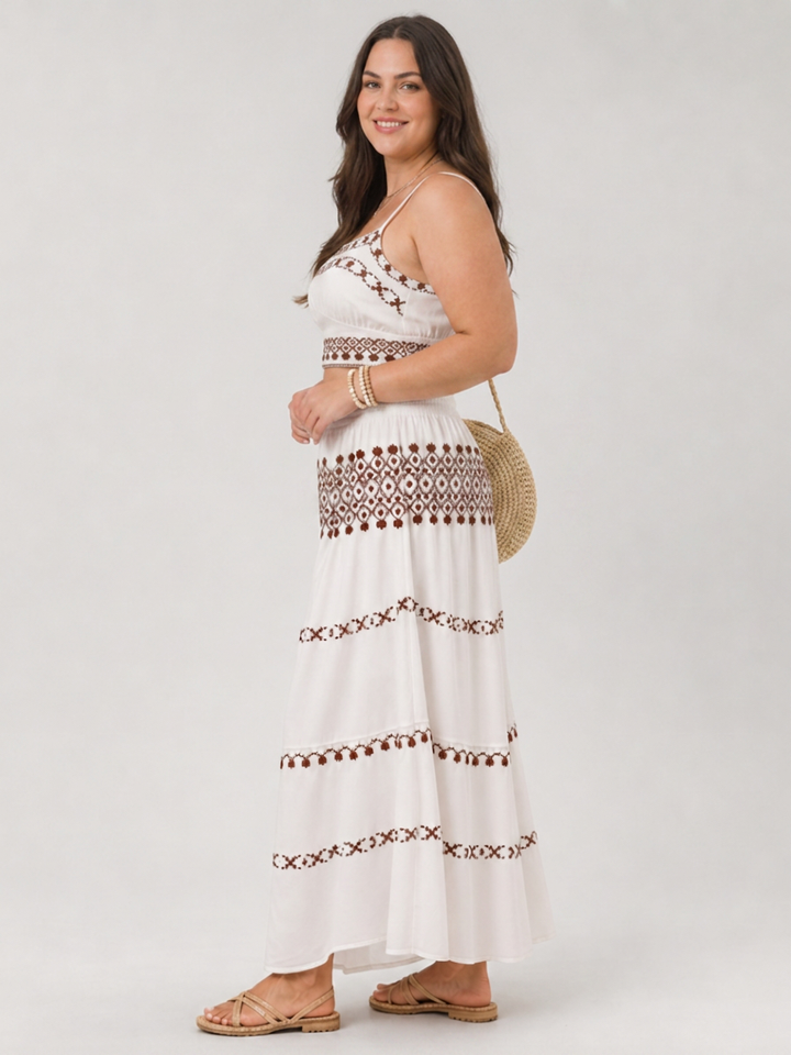 Bellamy | Spaghetti Strap Broderad Detalj Midi Klänning