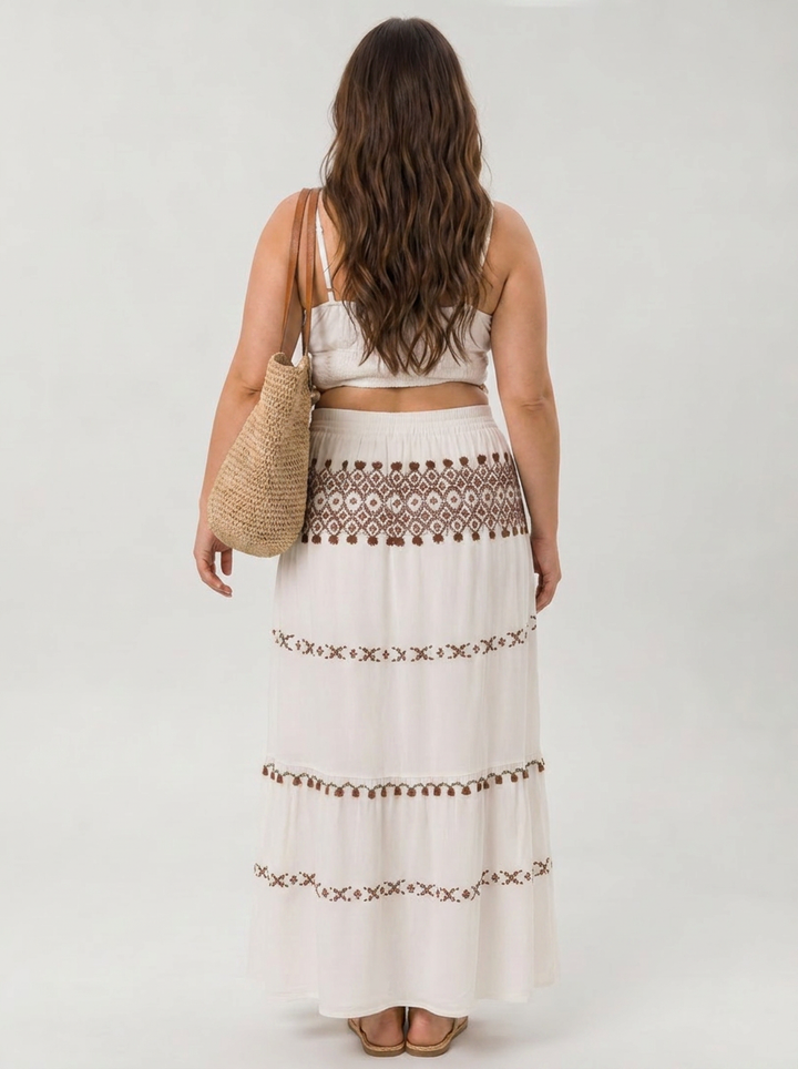 Bellamy | Spaghetti Strap Broderad Detalj Midi Klänning