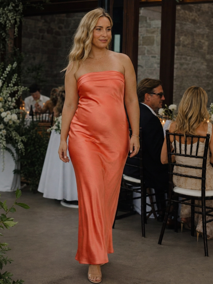 Rhian | Strapless Fitted Silhouette Midi Klänning
