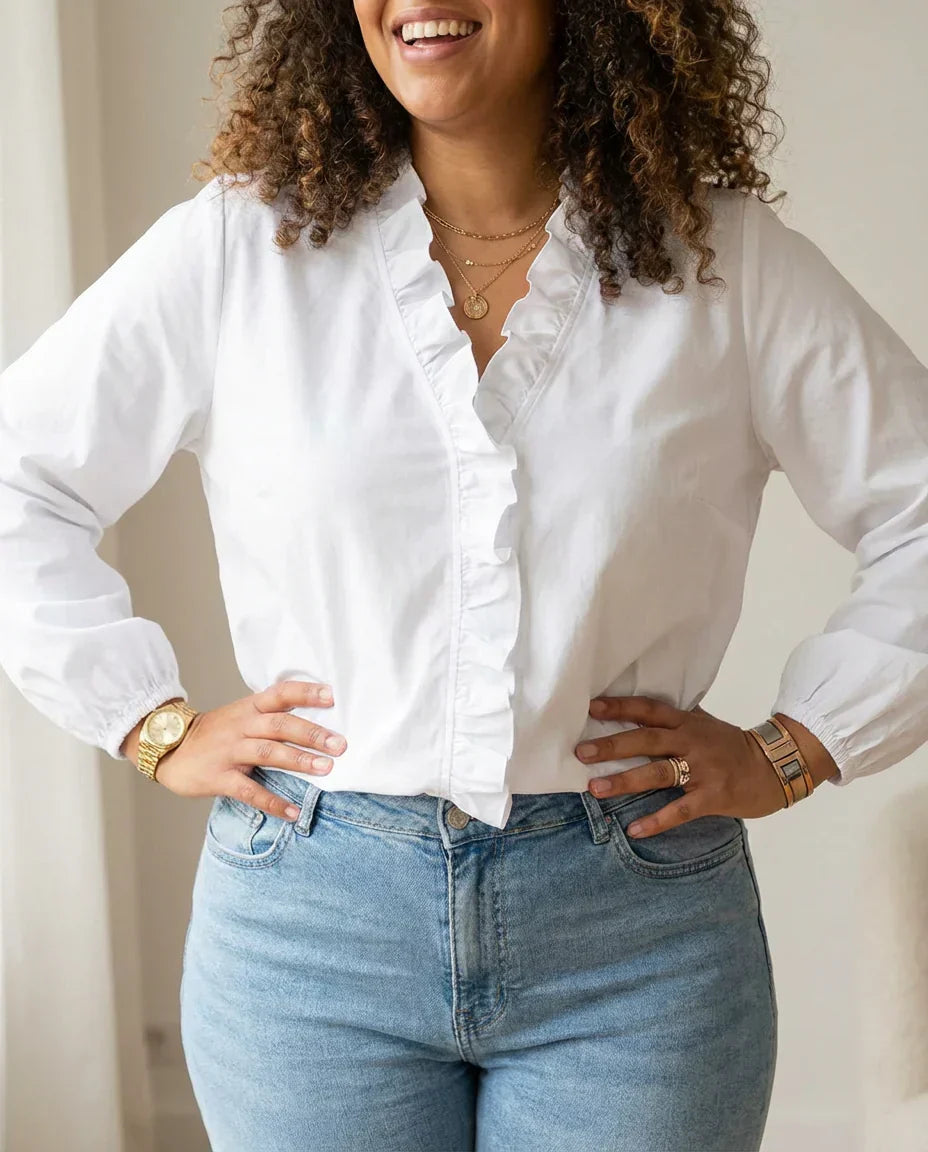 Magnolia | Feminin Blus med Lekfulla Volanger