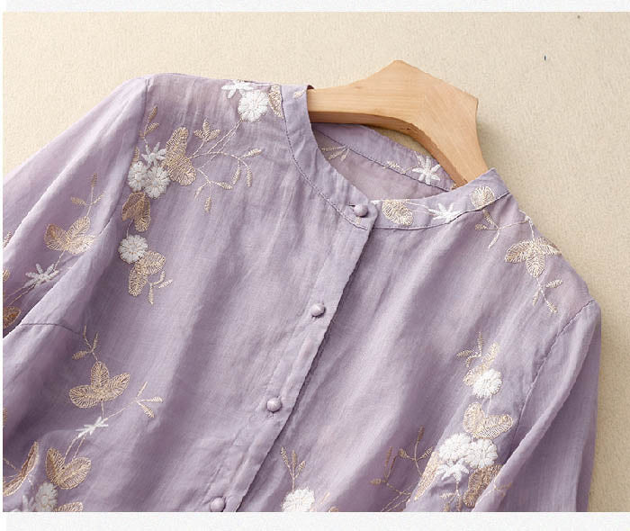 Anouk | Chic Blus med Blommiga Accenter